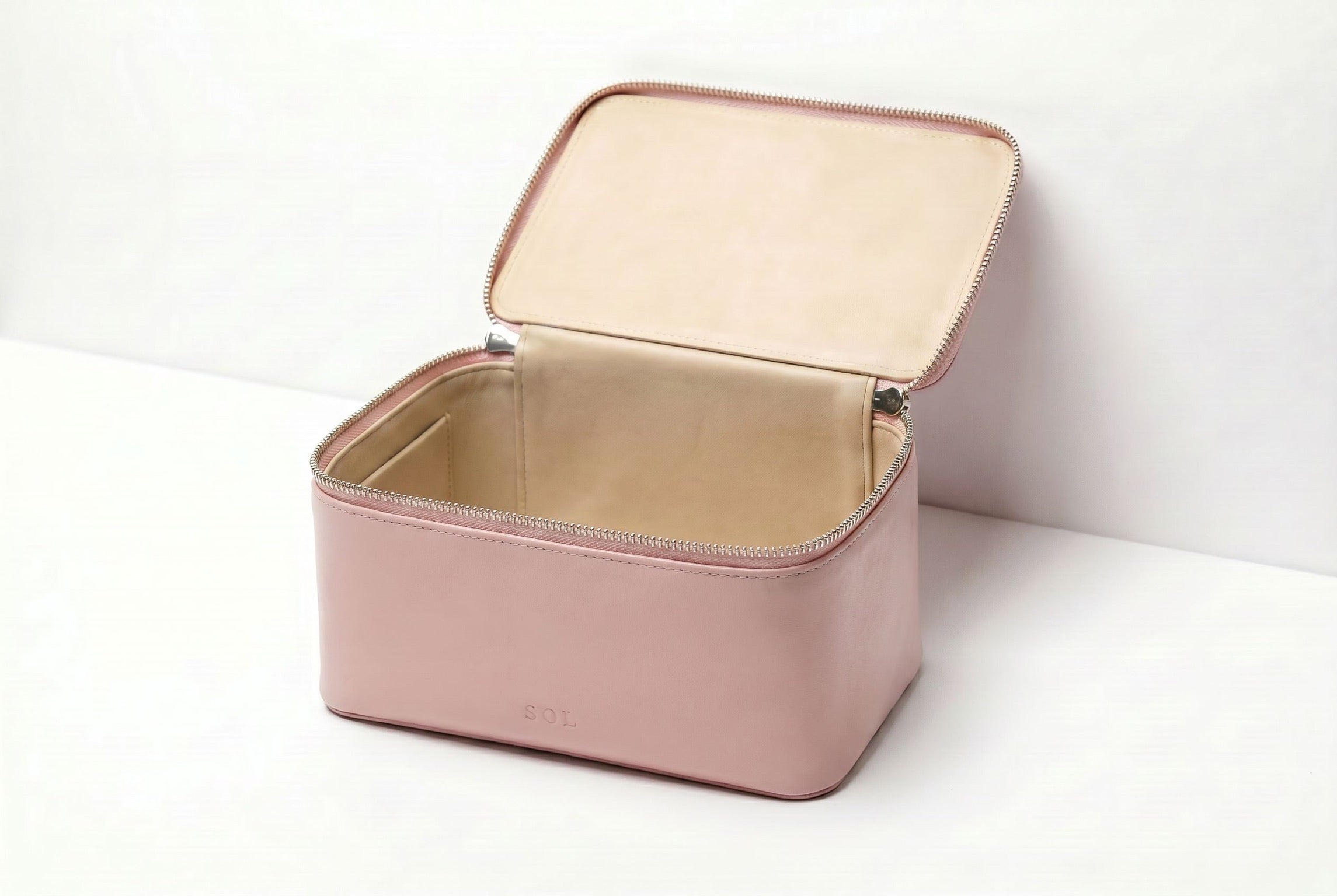 ARTISAN VANITY BAG