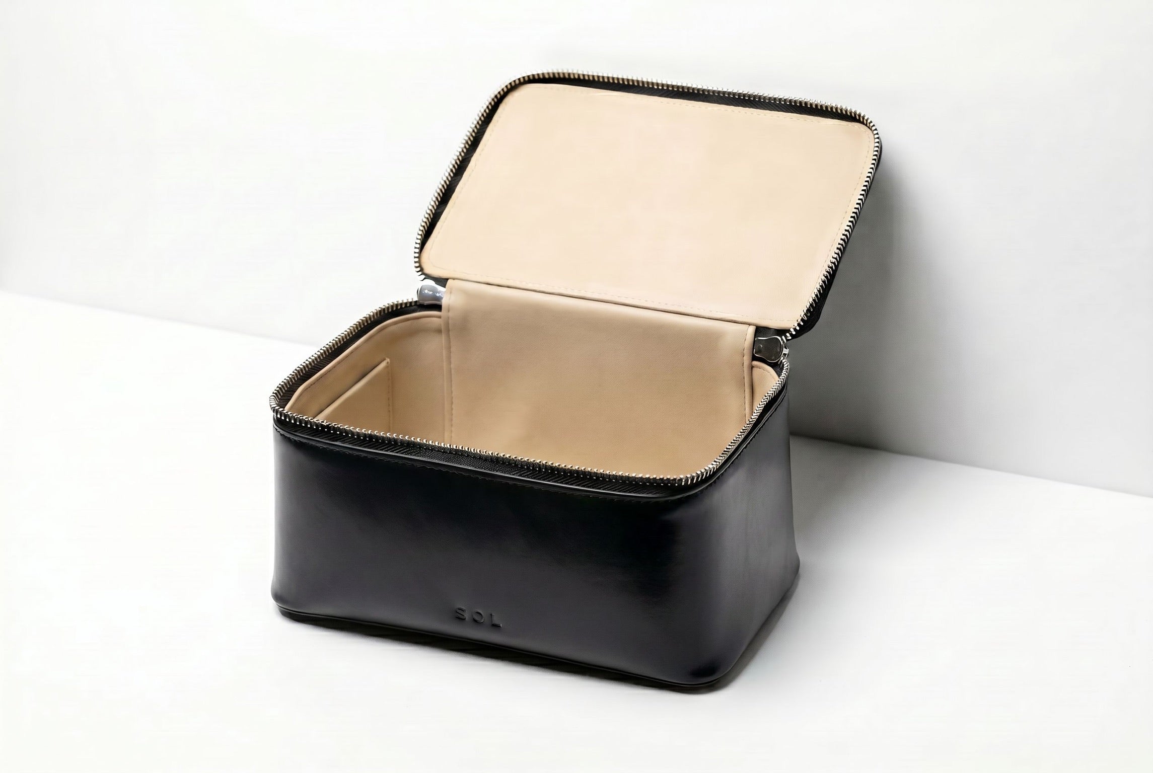 ARTISAN VANITY BAG