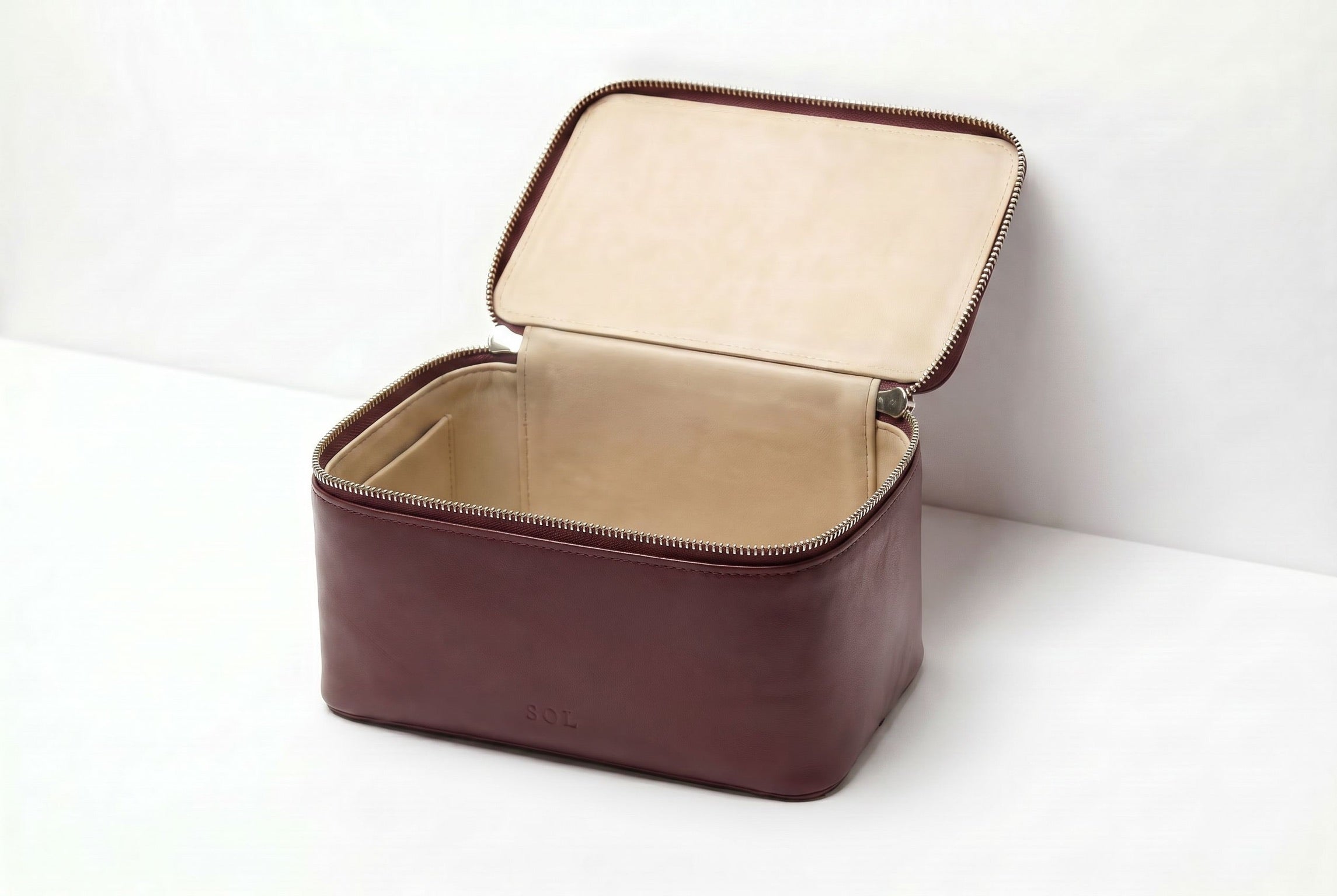ARTISAN VANITY BAG